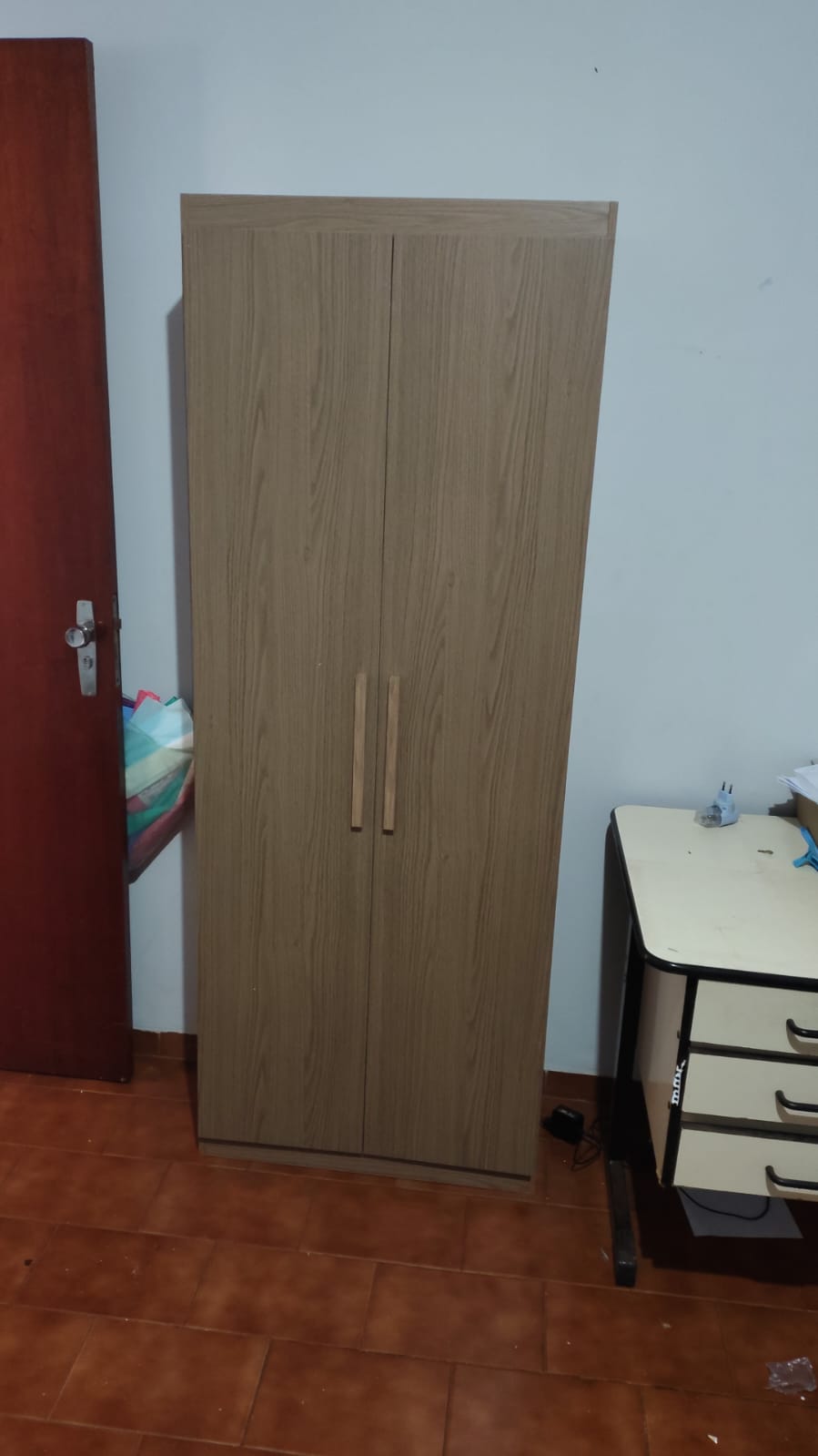 Guarda-roupa compacto montado pela Art7 em Jataí GO