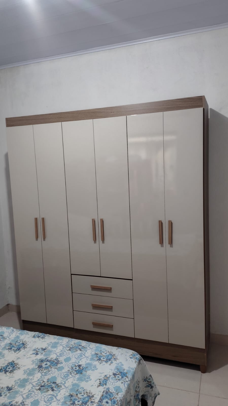 Guarda-roupa com gaveteiro montado pela Art7 em Jataí GO