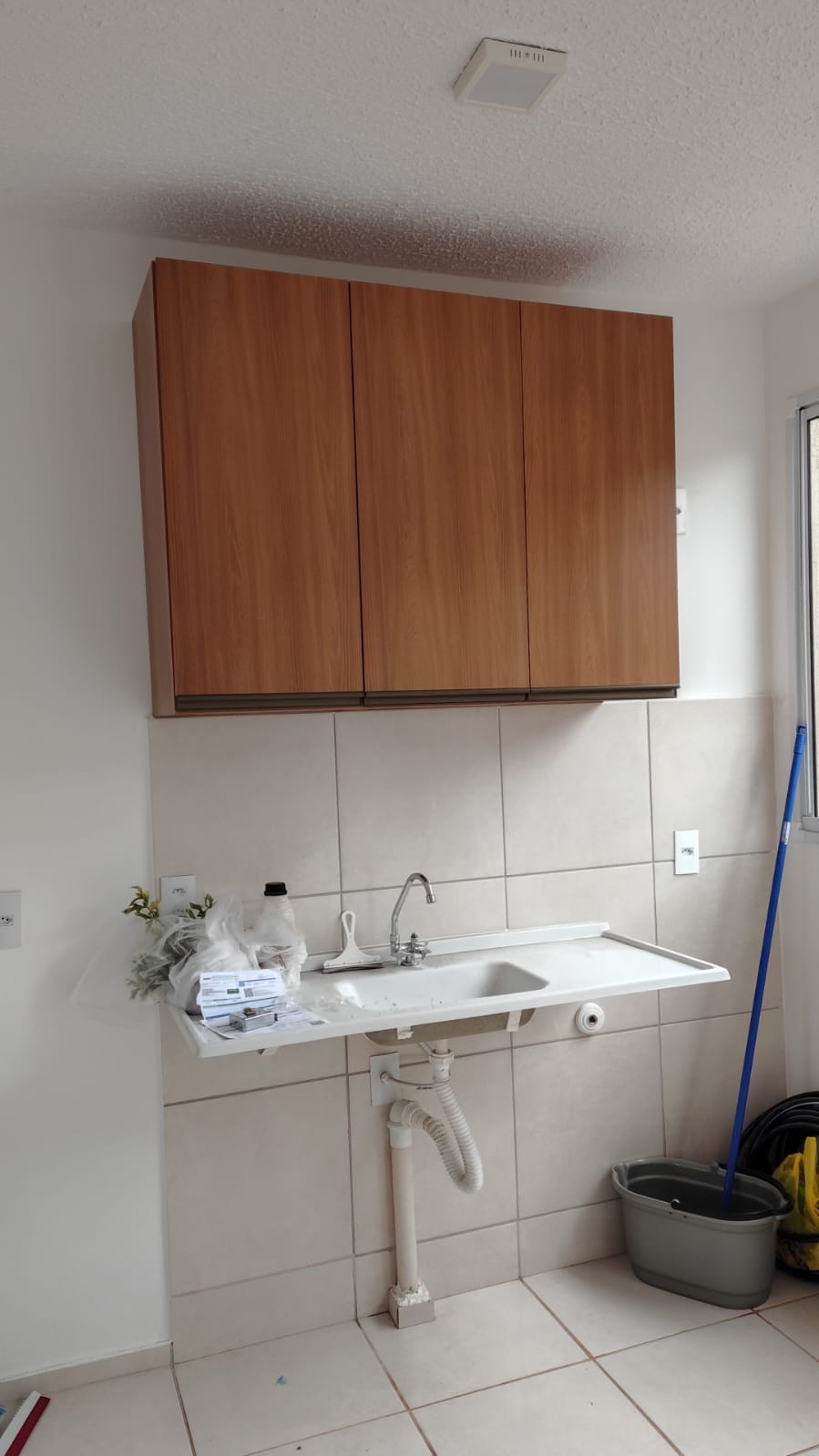 Armário aéreo de cozinha instalado pela Art7 em Jataí GO