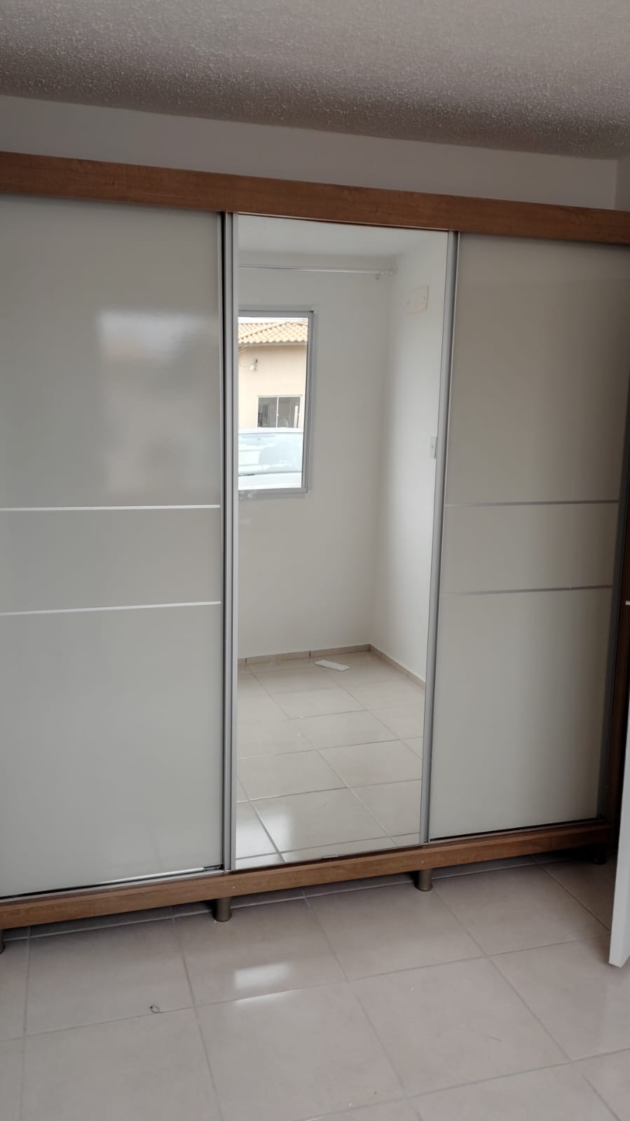 Guarda-roupa de correr montado pela Art7 em Jataí GO