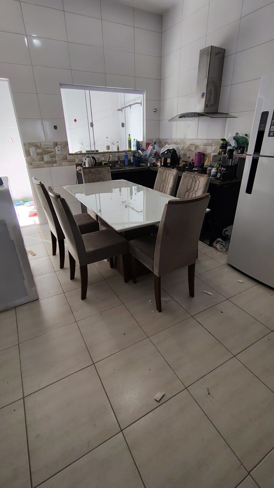 Mesa de jantar com cadeiras montada pela Art7 em Jataí GO